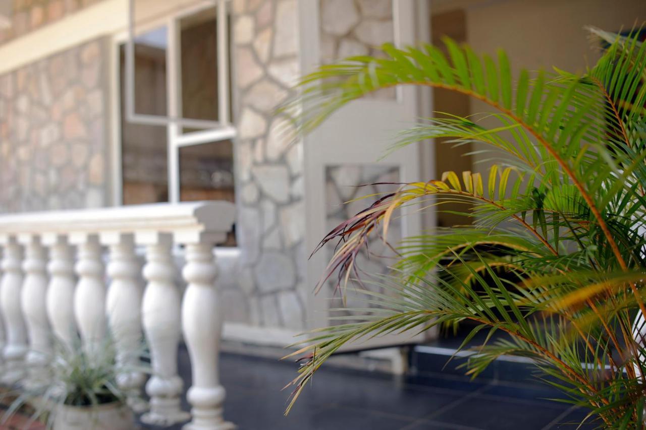 Entebbe Palm Hotel Eksteriør bilde